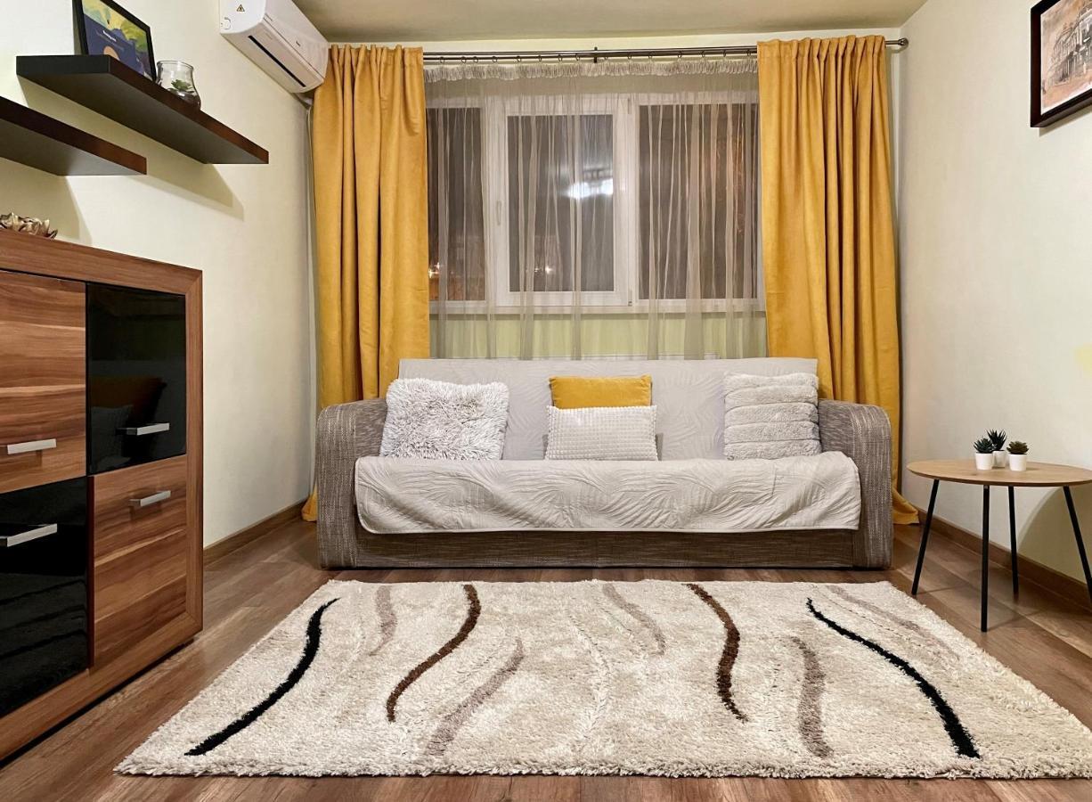 Cozy And Clean Apartment, Near National Arena Bukarest Kültér fotó